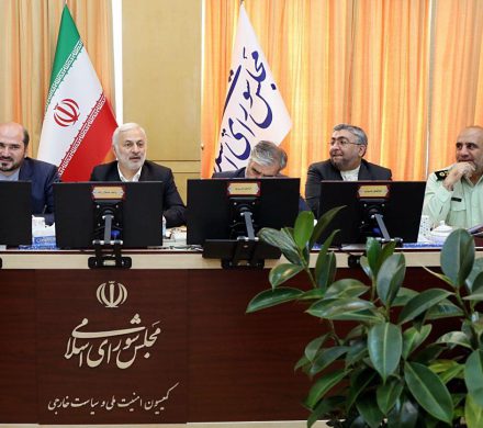 نشست کمیسیون امنیت ملی و سیاست خارجی با حضور استاندار و فرمانده انتظامی تهران
