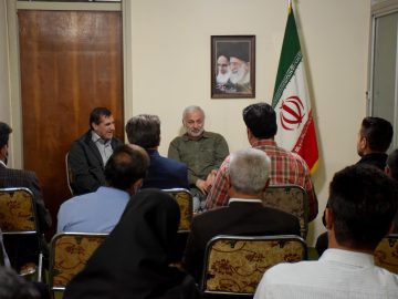 دیدار دکتر جلال زاده با کارگزاران بیمه روستایی و جمعی از کشاورزان