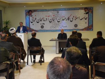 برگ برنده جمهوری اسلامی در برابر فشارها و توطئه‌ها سرمایه اجتماعی است.