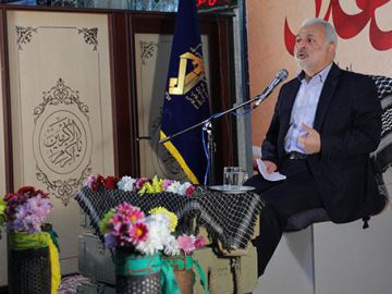 خیلی ها طمع دارند تا پرچم شهدا را از دست ما بگیرند.