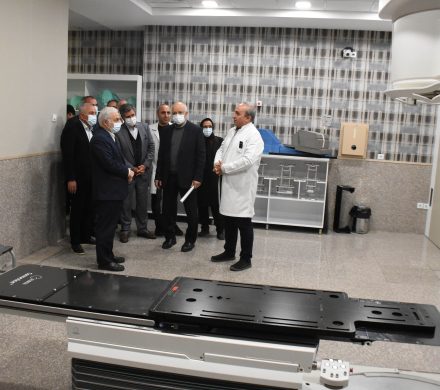 با تمام توان برای تامین مالی دستگاه جدید پرتو درمانی در حال تلاش هستم.