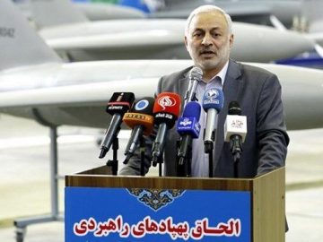 ارتش مظهر قدرت جمهوری اسلامی ایران است.