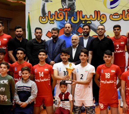 دیدار مرحله نهایی والیبال جام رمضان در کنار جوانان پر شور ارومیه