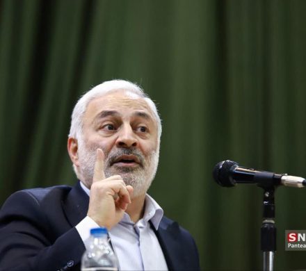 دانشجو عنصر بیداری و آگاهی است.