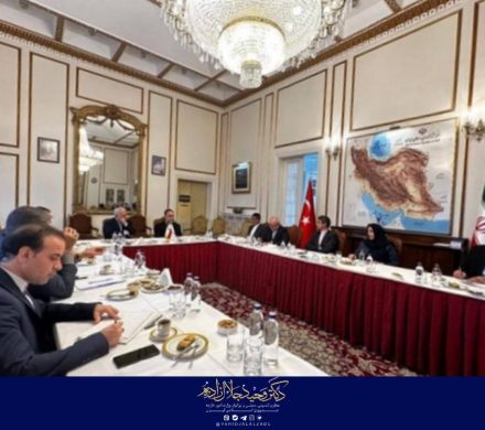 سفر به ترکیه / جلسه مشترک رؤسای نمایندگی‌های ایران در ترکیه با معاون عراقچی